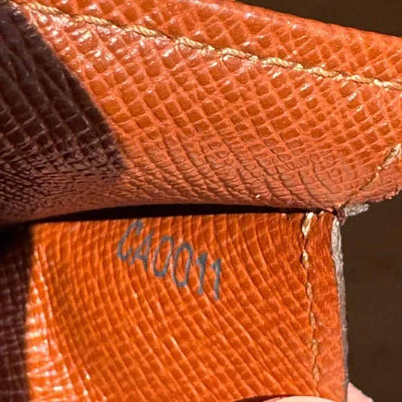 Louis Vuitton Wallet - Picture 10 of 10